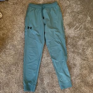 Under Armour fitted heat gear joggers